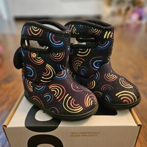 Bogs 5T unisex winter boot